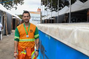 Carreta do Na Hora atende mais 100 pessoas em celebração ao Dia do Gari no DF