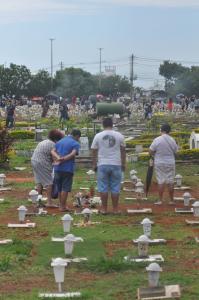Cemitérios do DF receberam 600 mil pessoas na semana de Finados